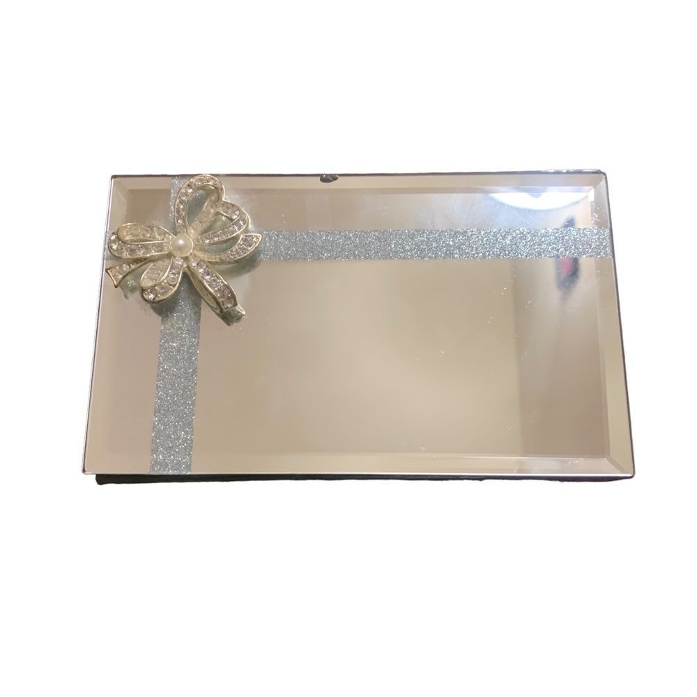 ELEGANT MIRROR SIDES-DIAMOND AND PEARL MOUNTED ON THE FLOWER - JEWELRY BOX